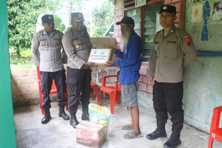 Kapolres Supiori Mempererat Hubungan dengan Tokoh Adat dan Tokoh Agama untuk Menciptakan Kamtibmas yang Aman