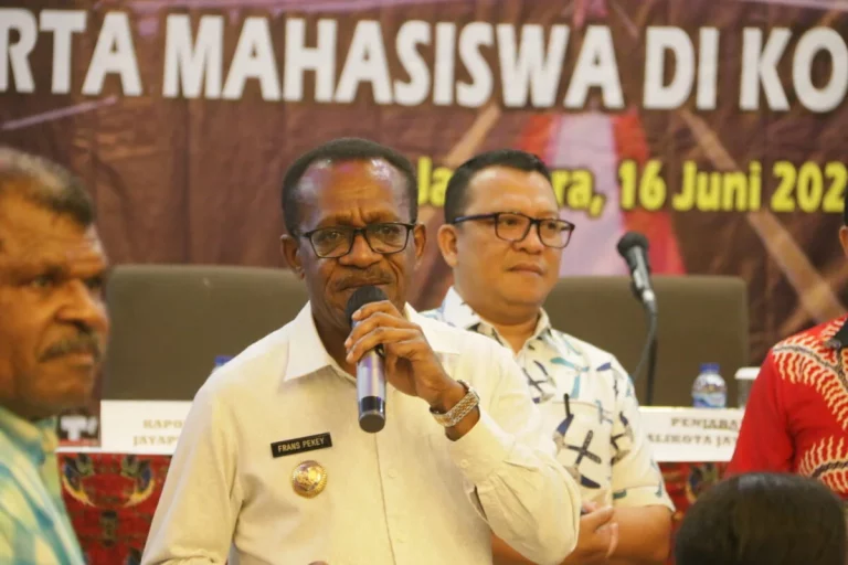 Frans Pekey Kesal, Pemprov Dianggap Tak Becus Urus Beasiswa Mahasiswa