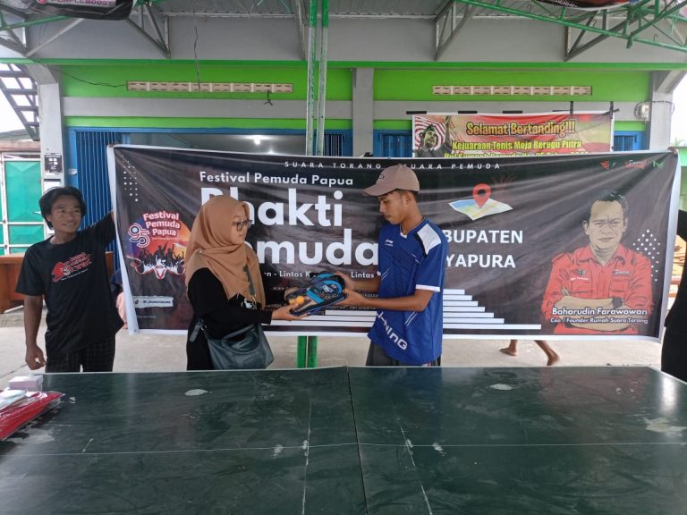 Tim Baharudin Farawowan dari RST Sumbangkan Peralatan Tenis Meja ke Pemuda Kampung Benyom Kabupaten Jayapura