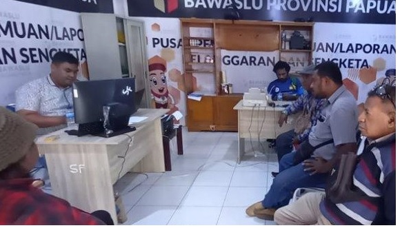 Tak Puas Dengan Hasil Pemilu, Solidaritas Masyatakat Biak Numfor Datang Bawaslu Papua Laporkan Dugaan Pelanggaran