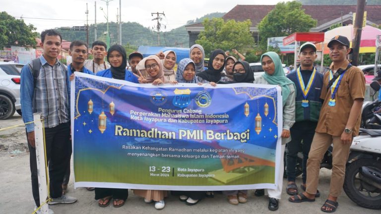 PMII Kota Jayapura dan Kabupaten Jayapura Lakukan giat Pembagian Takjil