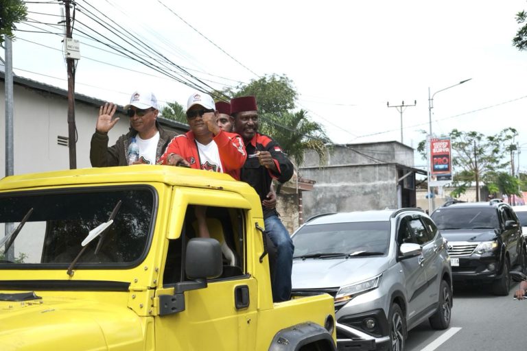 Tiba di Kota Tual, Pasangan UT – BF Dijemput Ribuan Massa Pendukung